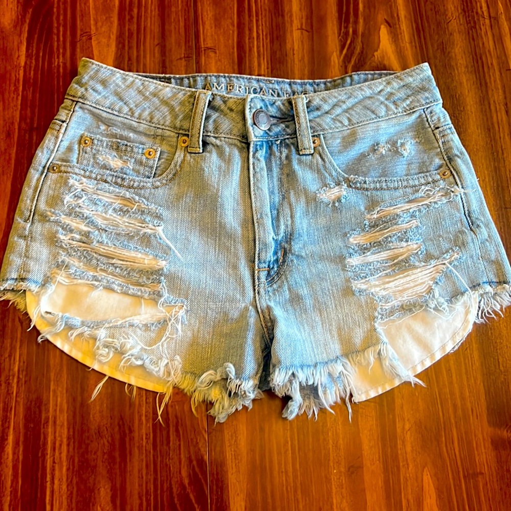 AMERICAN EAGLE - Size 00 Distressed Shorts - Longer in back